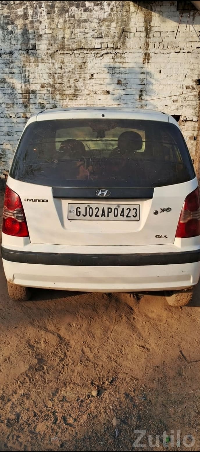 Hyundai Santro 2009 White Petrol Hatchback - Cars - Gandhinagar City - Image 4