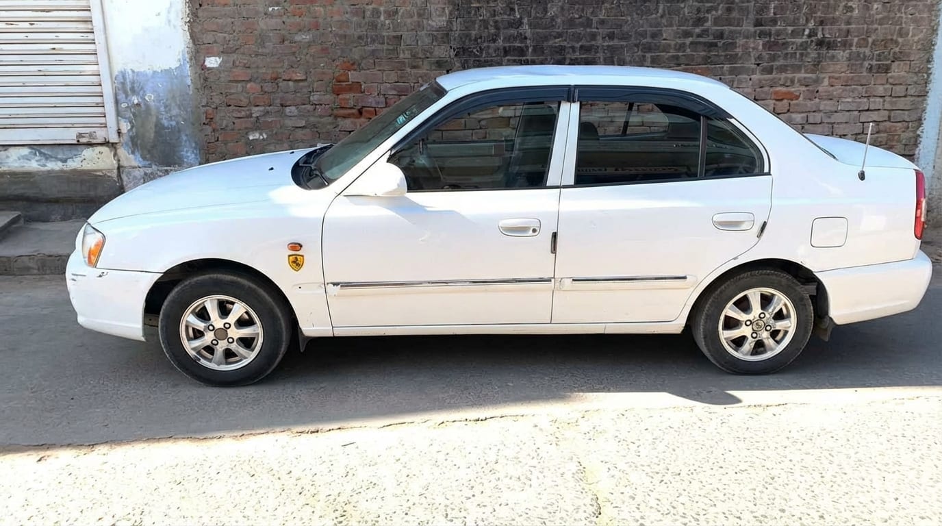 White Hyundai Accent Sedan for Sale - કાર - અમદાવાદ શહેર - Image 2