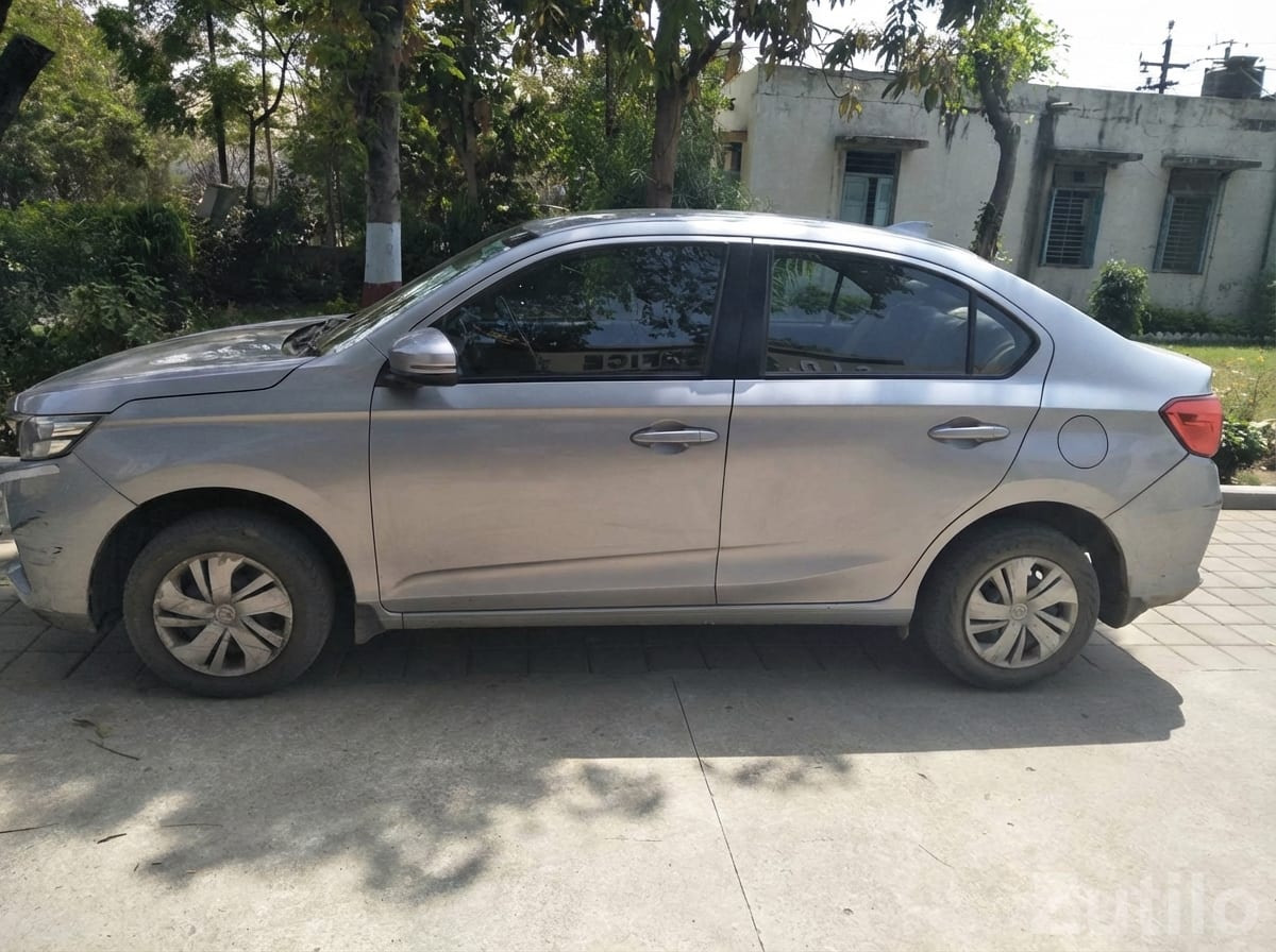 2019 Honda Amaze Silver Sedan - Taxi Ready - કાર - અમદાવાદ શહેર - Image 3