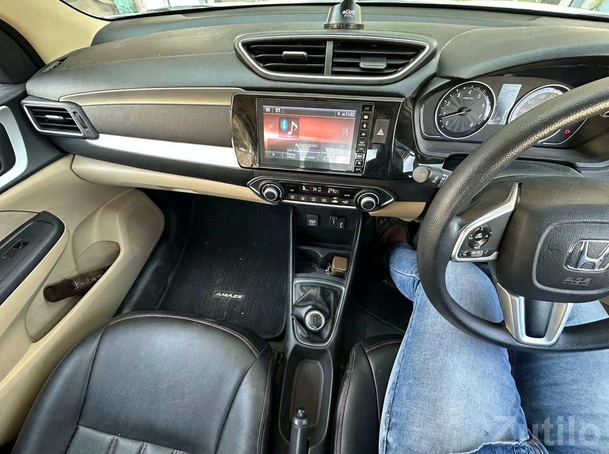 Honda Amaze 2022 with Cruise & Touchscreen - Cars - Ahmedabad City - Image 3