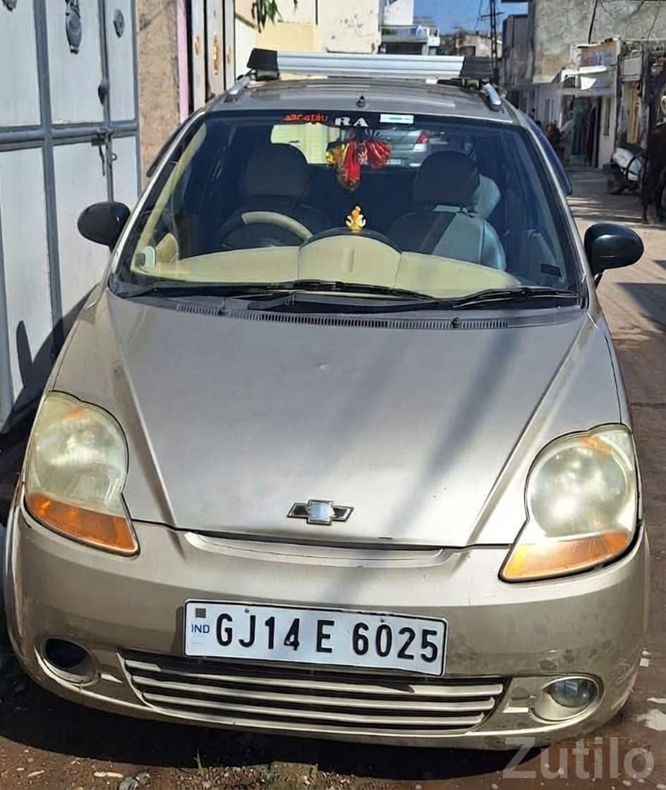Chevrolet Spark 2012 LT Silver Hatchback - Cars - Amreli City - Image 4