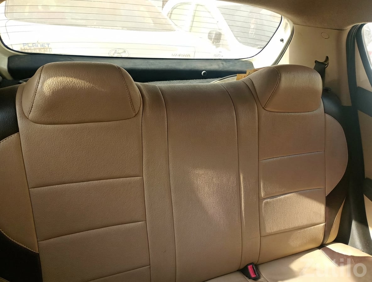 Hyundai i20 with Clean Beige Interior - કાર - અમદાવાદ શહેર - Image 4