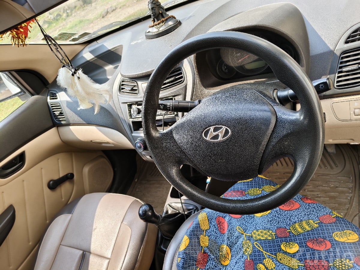 Hyundai Eon Era BSIV Petrol Car RC Only - કાર - વેરાવળ - Image 3