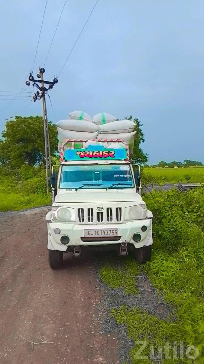 White Mahindra Pickup Cargo Truck - Cars - Bhanvad - Image 2