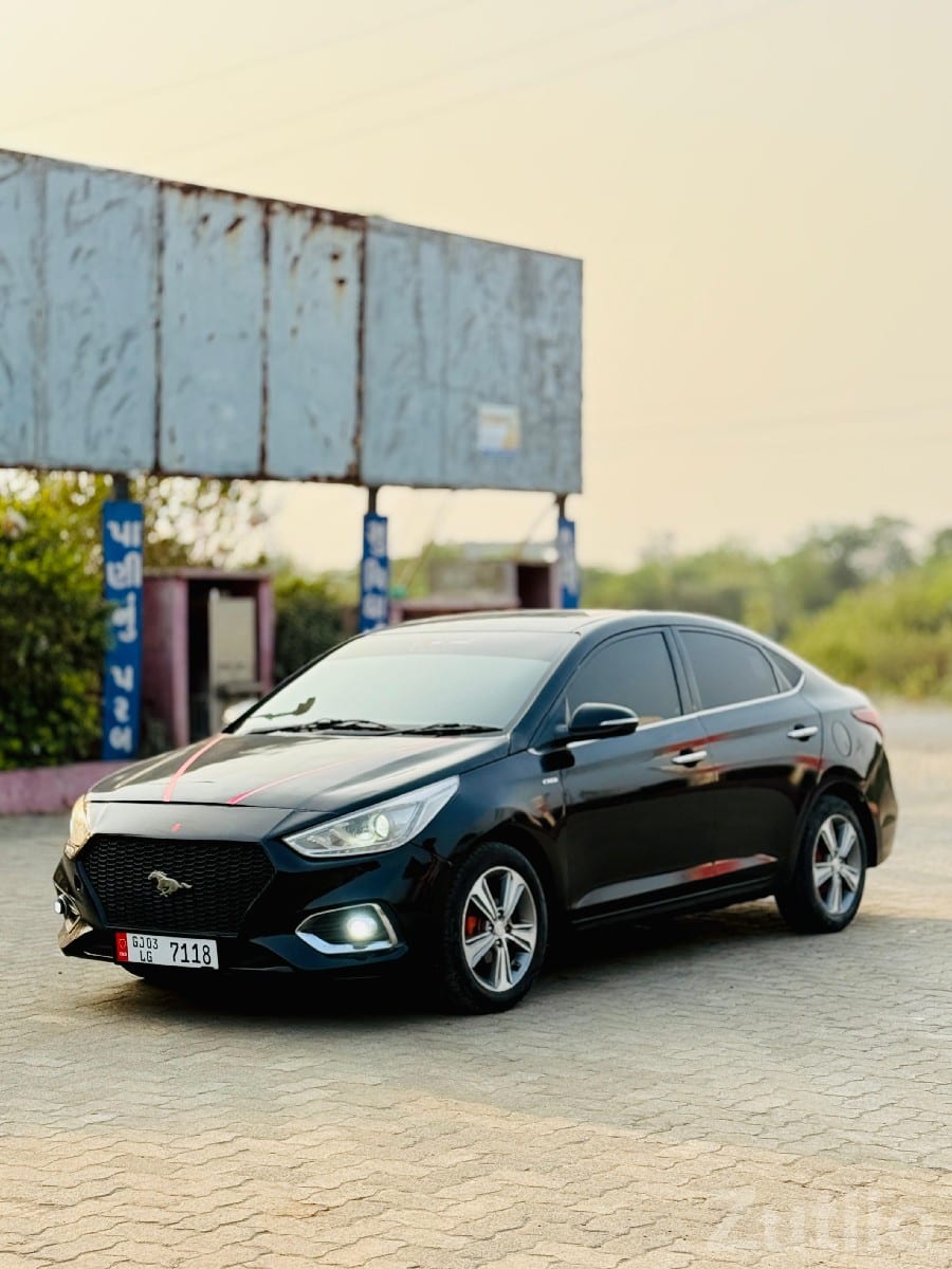 Hyundai Verna Black Top Diesel Sedan