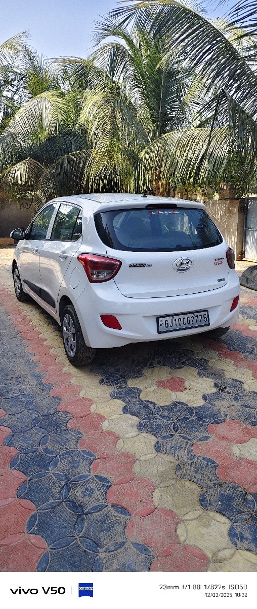Hyundai i10 Grand White – Well Maintained - Cars - Bhanvad - Image 3