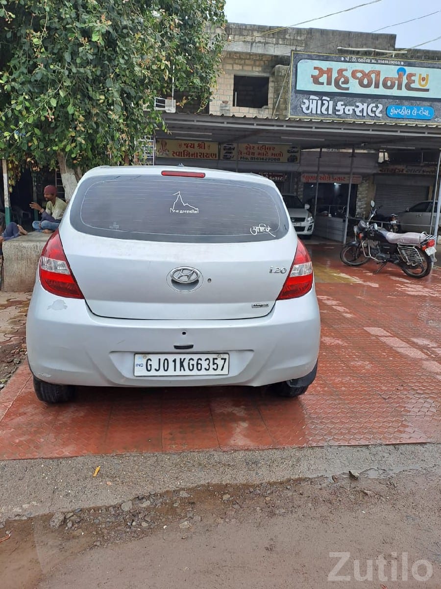Hyundai i20 Silver Hatchback Car