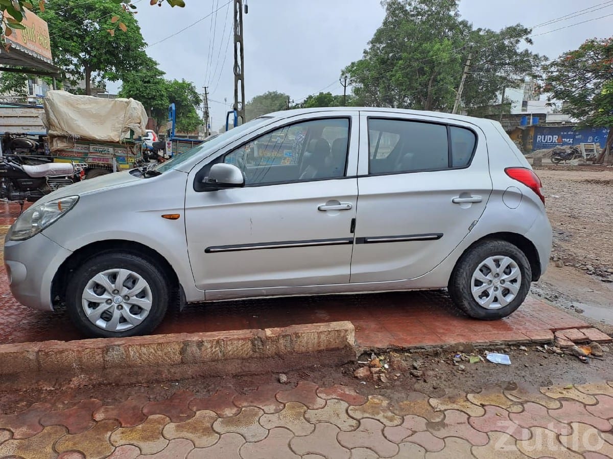 Hyundai i20 Silver Hatchback Car - કાર - ઉપલેટા - Image 2