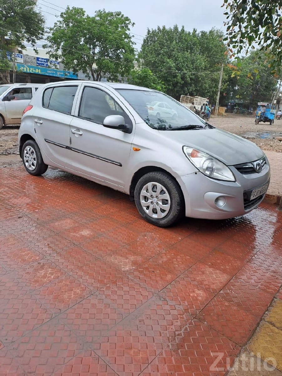 Hyundai i20 Silver Petrol Family Car - Cars - Upleta - Image 2
