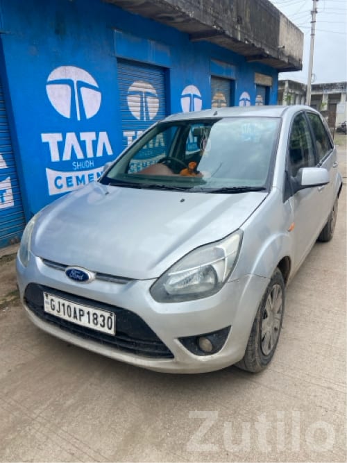 Ford Figo 2011 Silver Hatchback Ford Figo 2011 Silver Hatchback