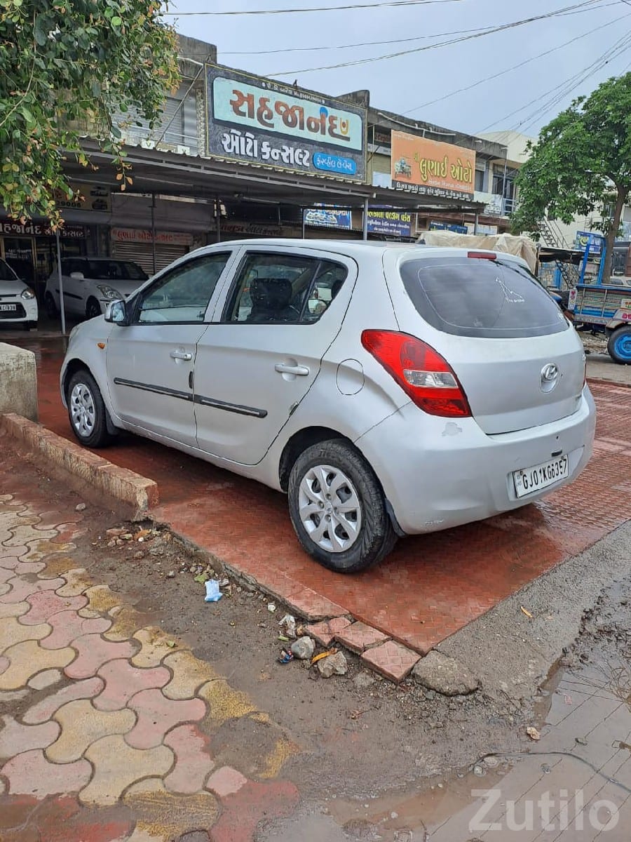 Hyundai i20 Silver Petrol Family Car - Cars - Upleta - Image 3