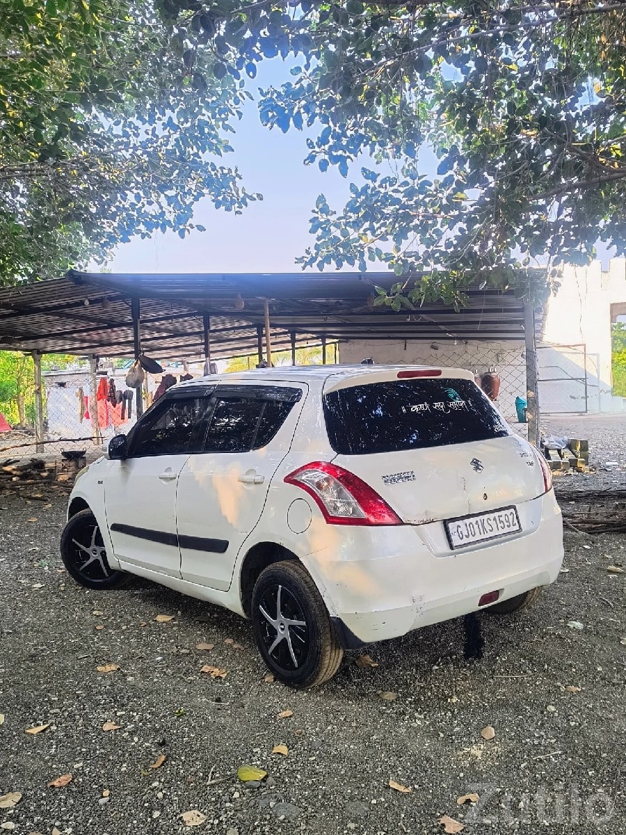 Maruti Swift 2012 White Hatchback Maruti Swift 2012 White Hatchback