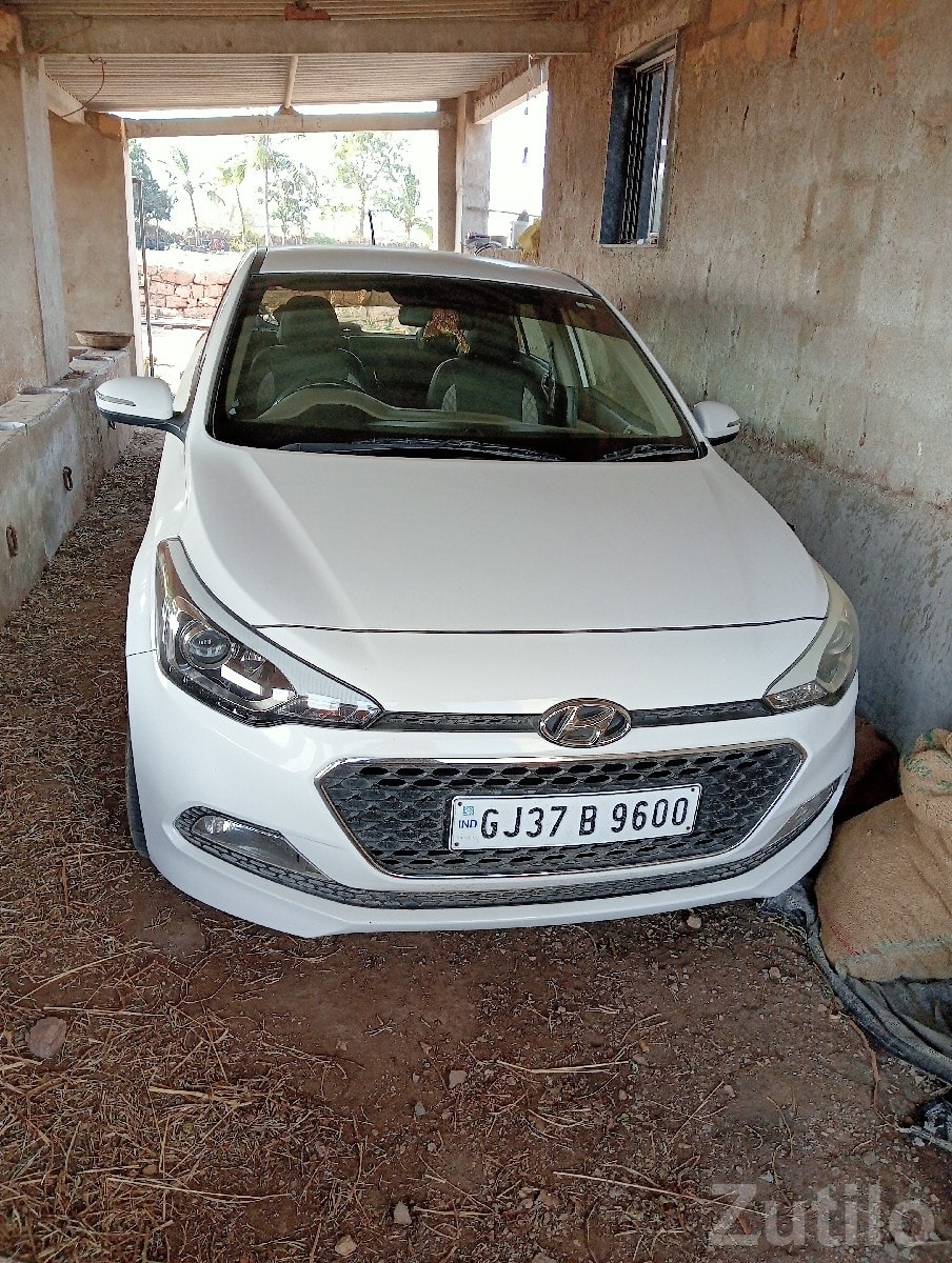 Hyundai i20 Asta CRDi White Hatchback - કાર - કલ્યાણપુર - Image 2