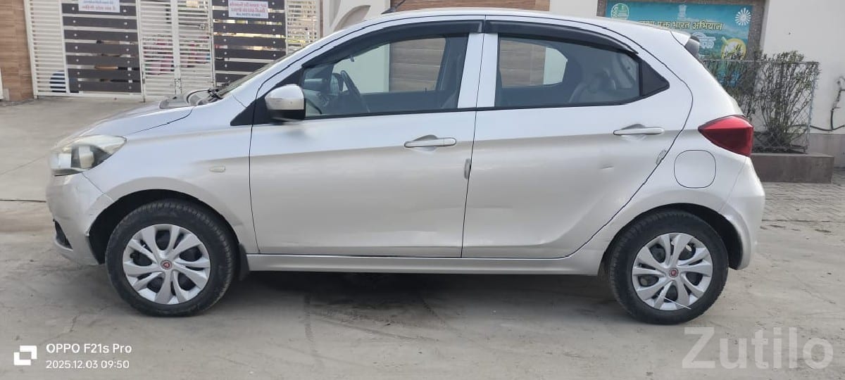 Tata Tiago XT Petrol CNG Silver Hatchback - Cars - Keshod - Image 2