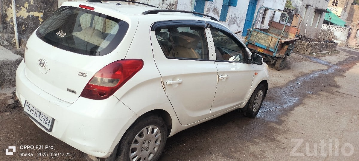 Hyundai i20 Petrol CNG White Hatchback Hyundai i20 Petrol CNG White Hatchback