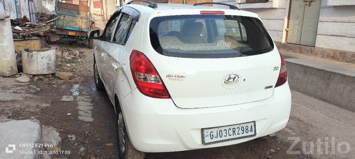 Hyundai i20 Petrol CNG White Hatchback - Cars - Mangrol - Image 2