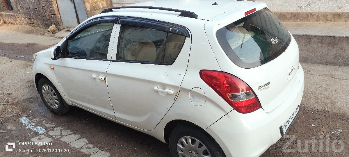 Hyundai i20 Petrol CNG White Hatchback - Cars - Mangrol - Image 3