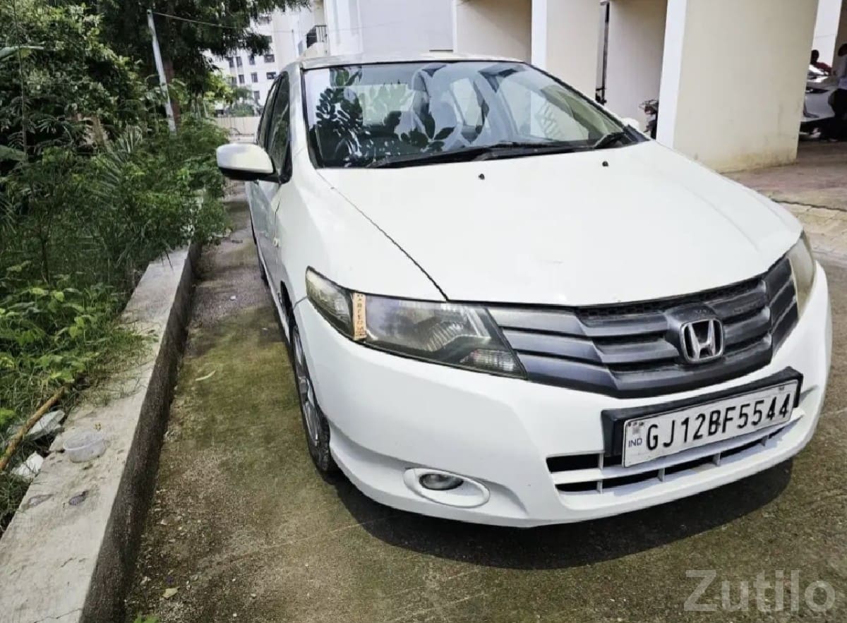 Honda City 2011 Petrol – White Sedan - કાર - રાજકોટ શહેર - Image 3