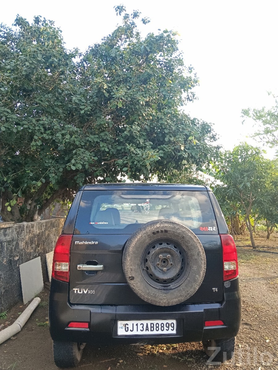 Mahindra TUV300 T4 Diesel SUV Black - Cars - Kalyanpur - Image 3