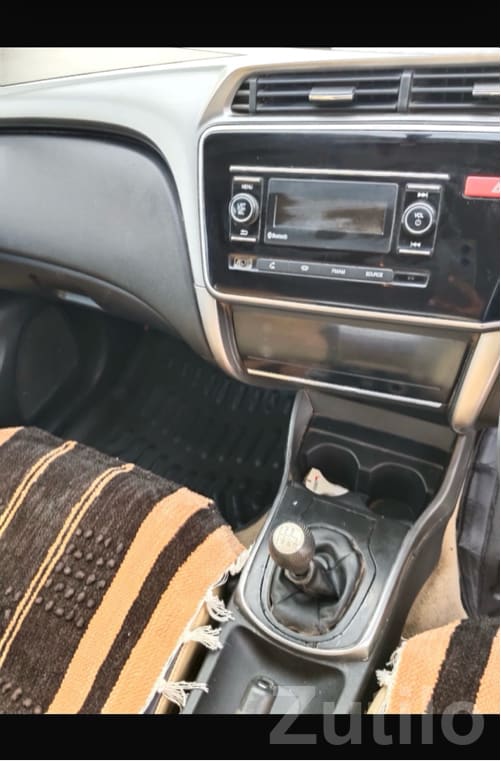 Honda City Silver Sedan – Well Maintained - Cars - Mendarda - Image 2