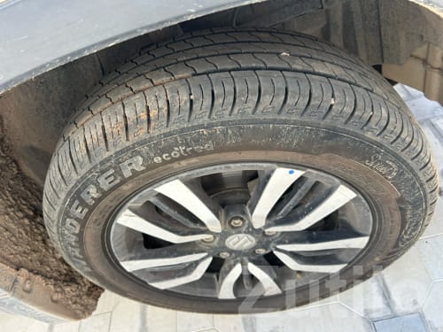 White Maruti Brezza Compact SUV - કાર - જામજોધપુર - Image 2