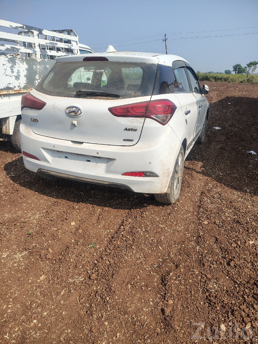 Hyundai i20 Asta Diesel White Hatchback - Cars - Khambhalia - Image 2