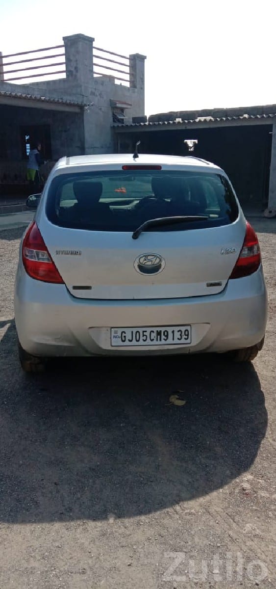 Hyundai i20 Asta Silver Hatchback - Cars - Bhanvad - Image 3