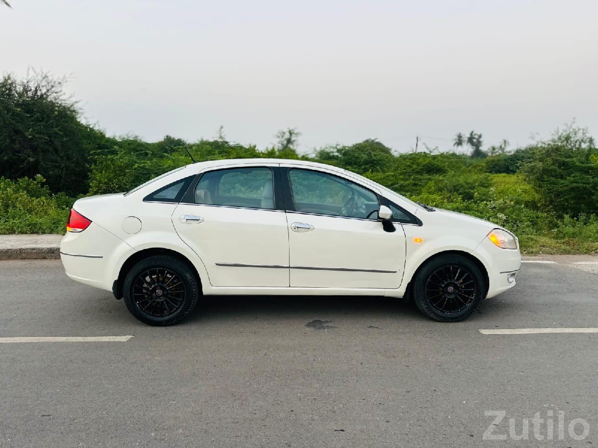 Fiat Linea White Sedan for Sale - કાર - ઊના - Image 2