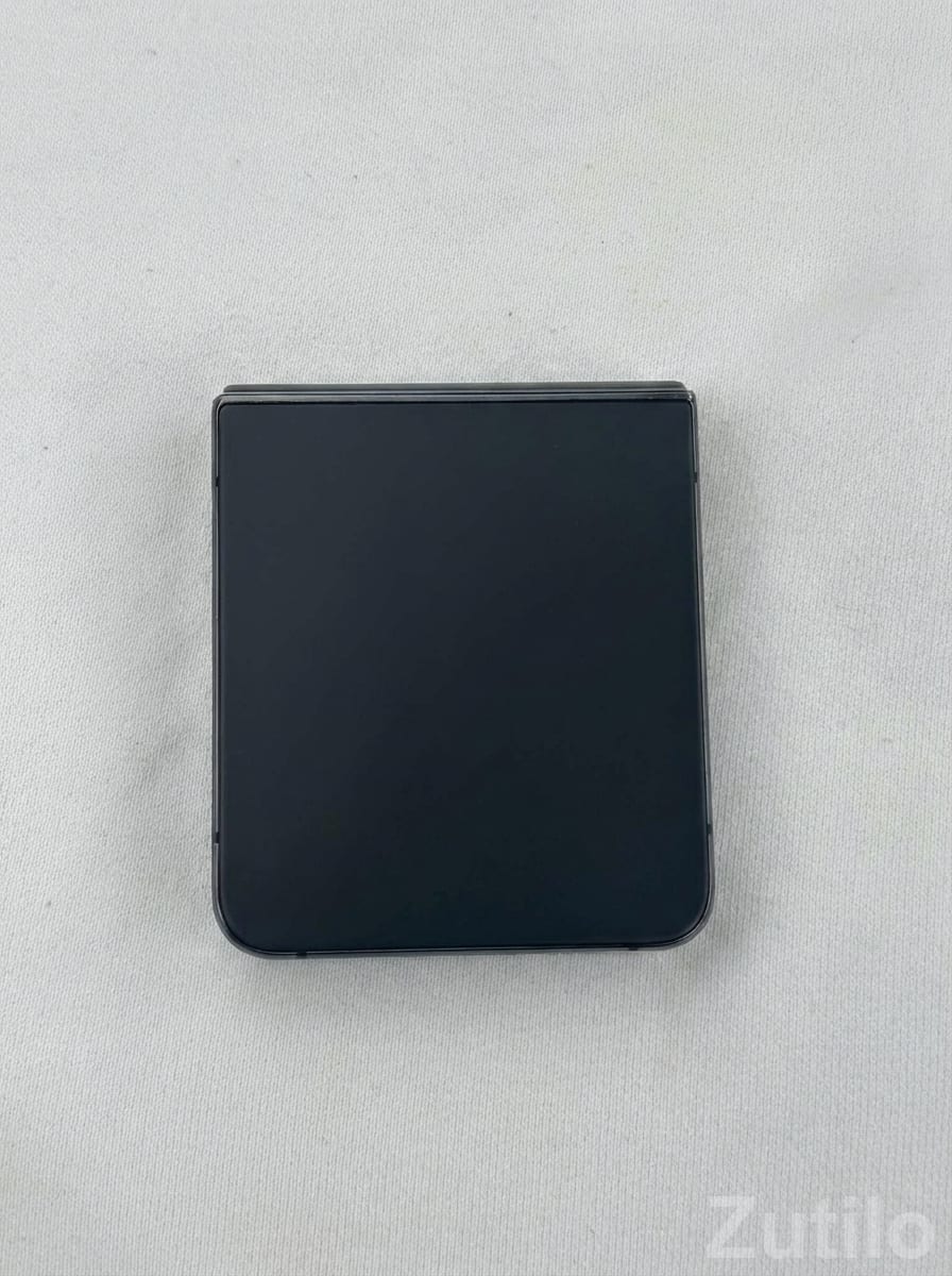 Samsung Galaxy Z Flip4 8/256 Black - Mobile Phones - Gandhidham - Image 3