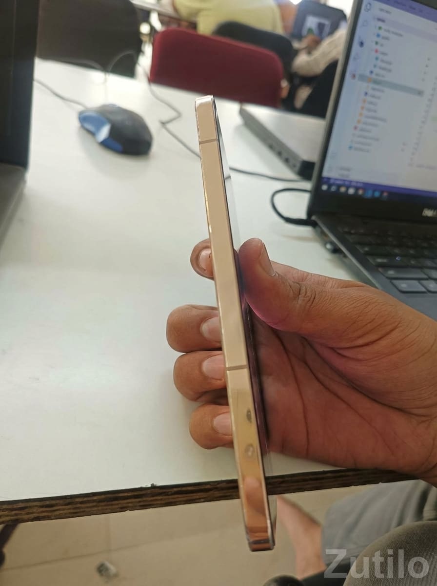 Vivo V23 5G Slim Gold Smartphone - Mobile Phones - Kalol - Image 3