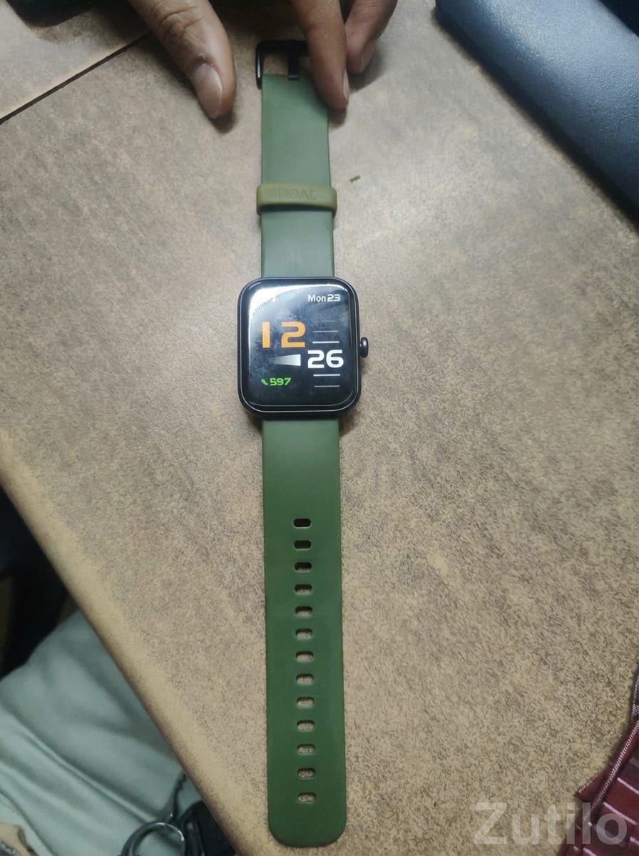 boAt Smart Watch with Green Strap boAt Smart Watch with Green Strap