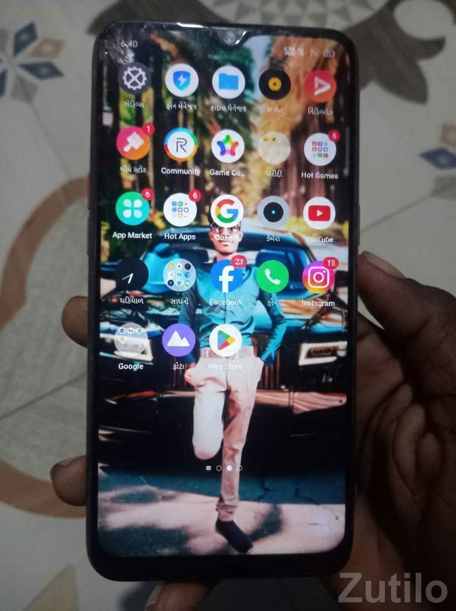 Realme 3 smartphone with notch display Realme 3 smartphone with notch display