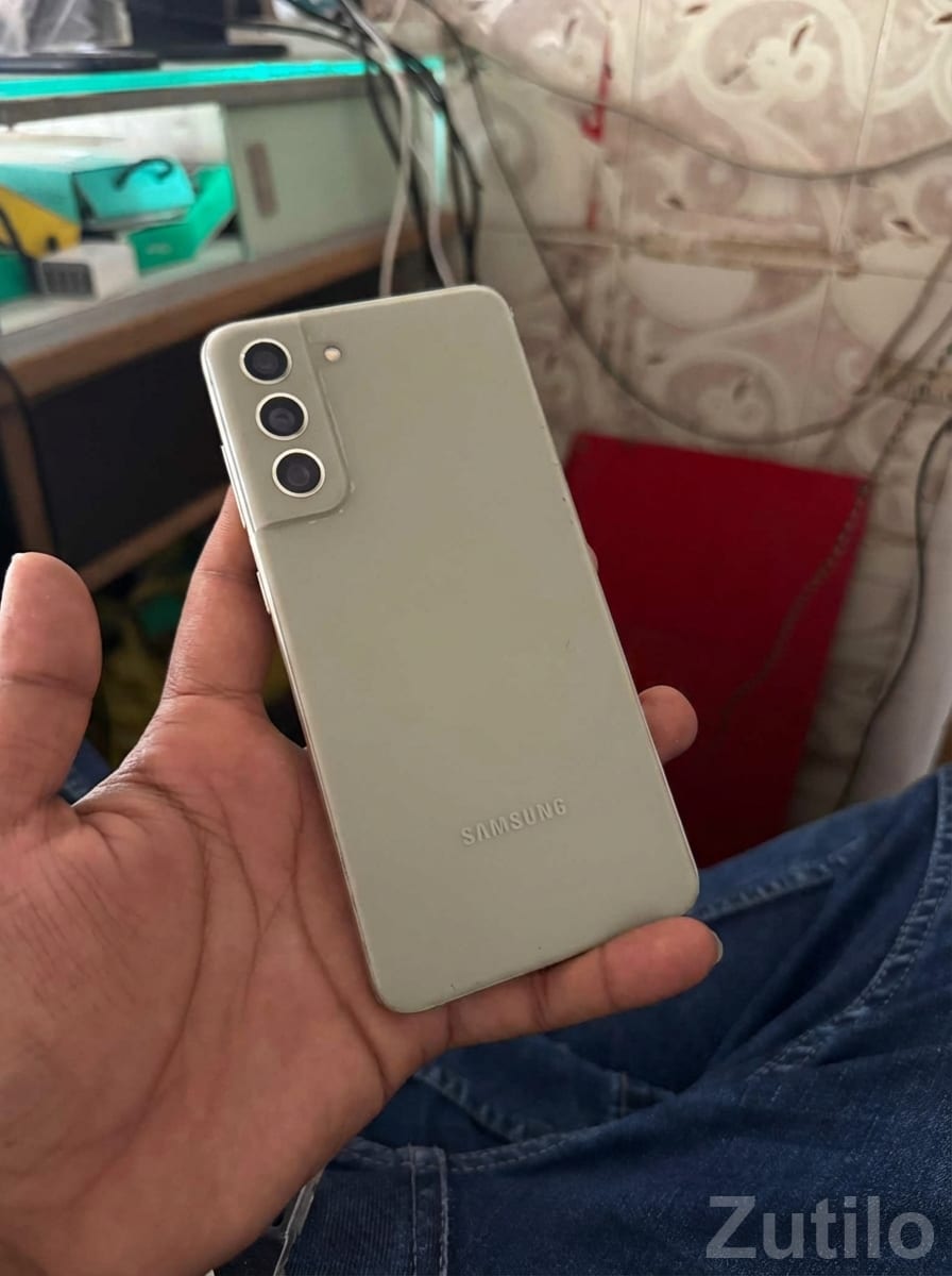 Slim Gold Smartphone in Good Condition - Mobile Phones - Botad - Image 3