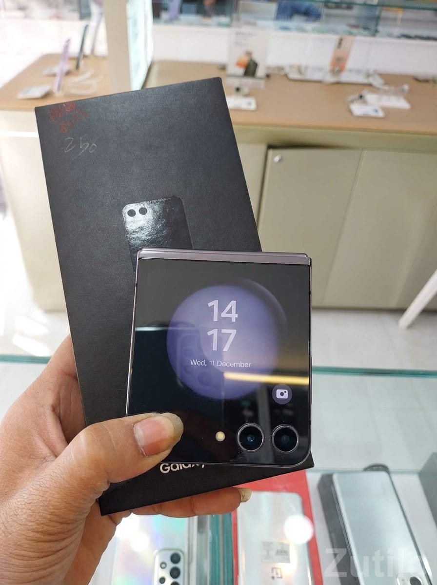 Samsung Galaxy Z Flip5 5G 8GB 256GB New - Mobile Phones - Ahmedabad City - Image 2