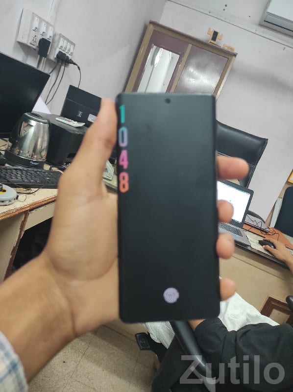 Sleek Black Android Smartphone for Sale Sleek Black Android Smartphone for Sale