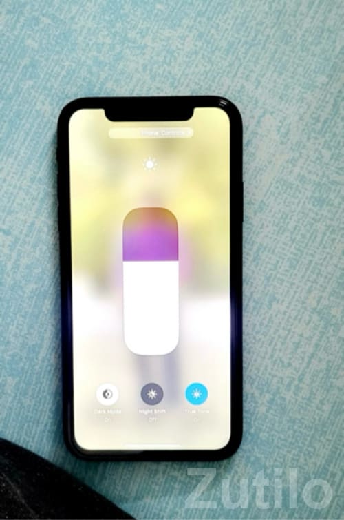 Apple iPhone XR / 11 in Good Condition Apple iPhone XR / 11 in Good Condition