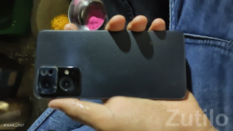 Sleek Dual-Camera Android Smartphone Sleek Dual-Camera Android Smartphone