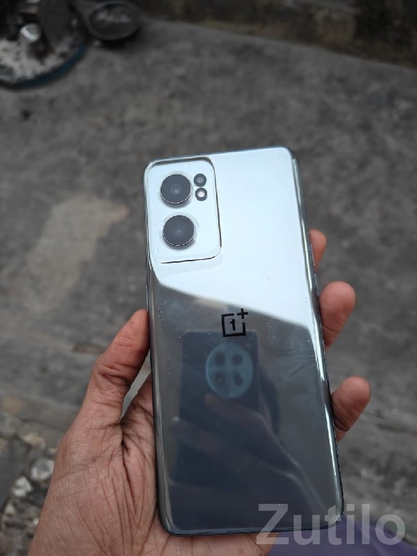 OnePlus 5G Smartphone – Silver Gloss Back OnePlus 5G Smartphone – Silver Gloss Back