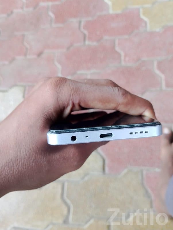 Sleek Android Smartphone with Case - Mobile Phones - Keshod - Image 3
