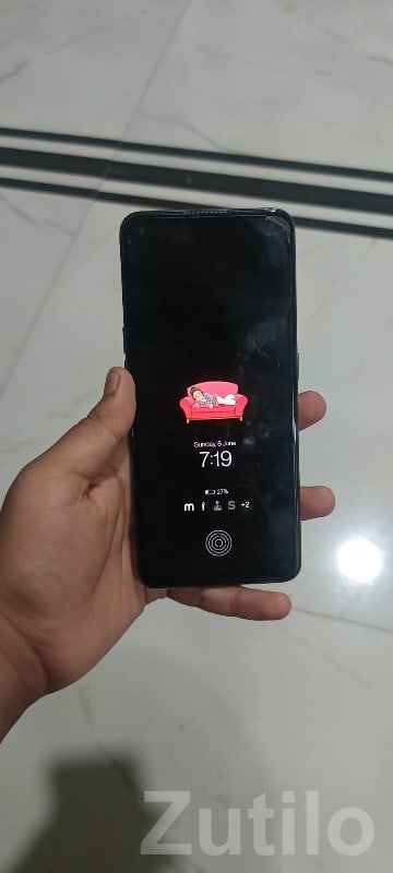 Sleek Android Smartphone with AMOLED Display Sleek Android Smartphone with AMOLED Display