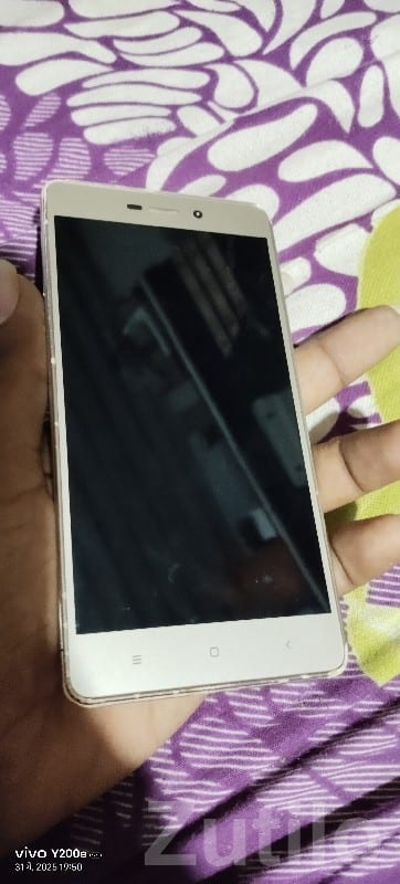 Used Mi Android Smartphone – White Used Mi Android Smartphone – White