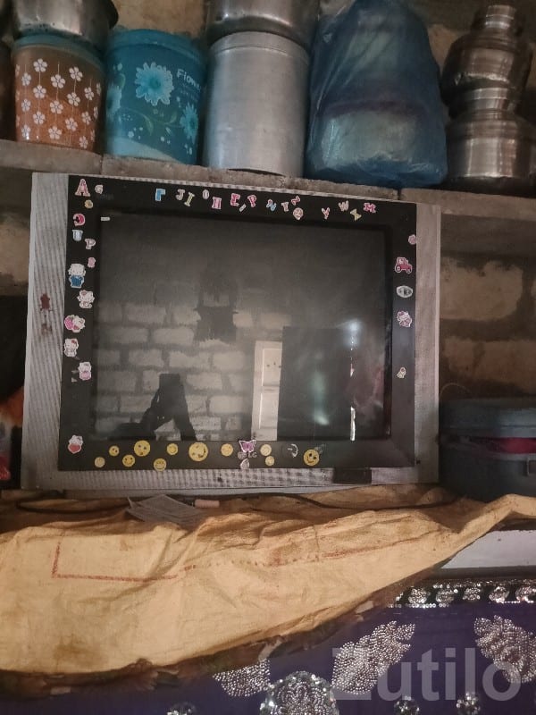 Used CRT TV with Fun Sticker Frame - TVs - Bhesan - Image 3