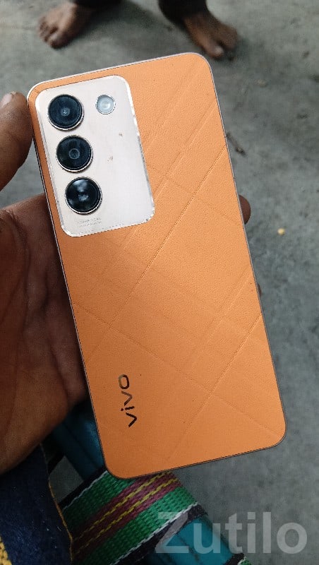 Vivo Orange Triple Camera Smartphone Vivo Orange Triple Camera Smartphone