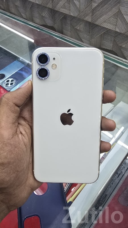 White Apple iPhone 11 Dual Camera White Apple iPhone 11 Dual Camera