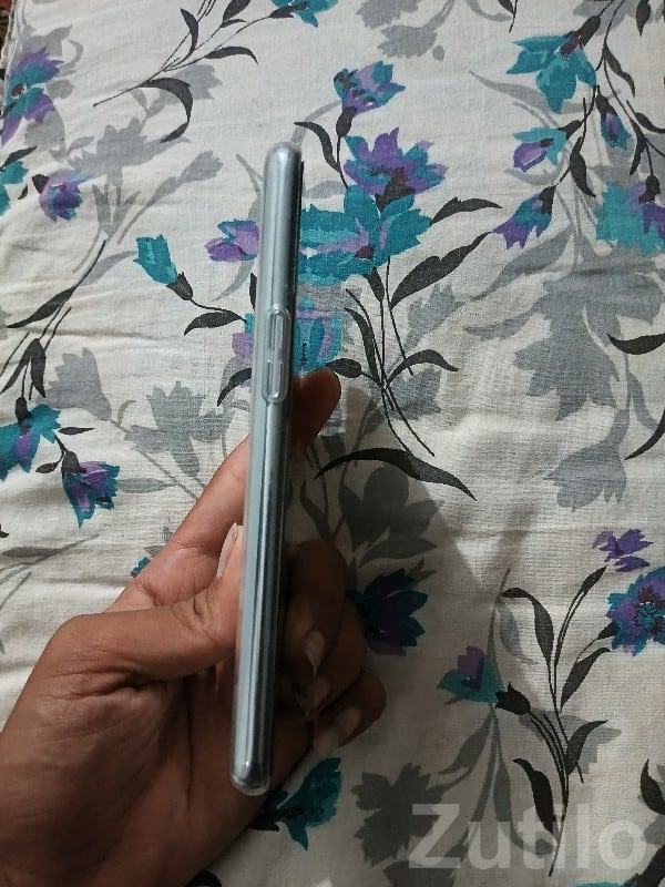 OnePlus Smartphone in Good Condition OnePlus Smartphone in Good Condition