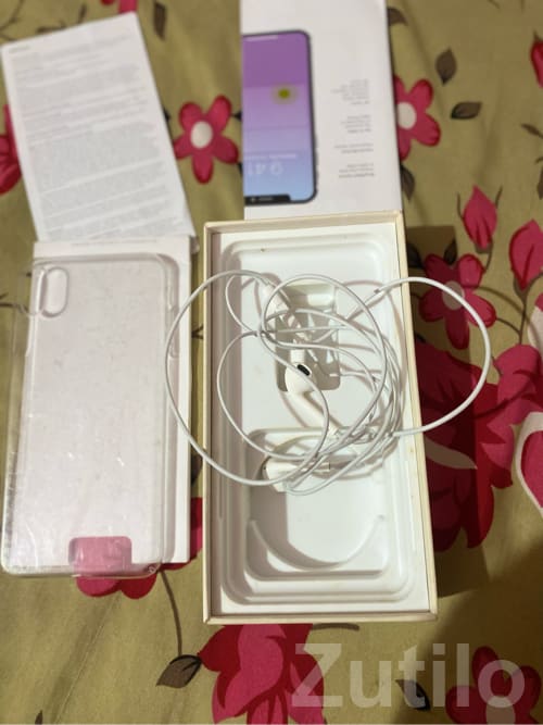 Gold Apple iPhone X in Good Condition - Mobile Phones - Bhanvad - Image 3