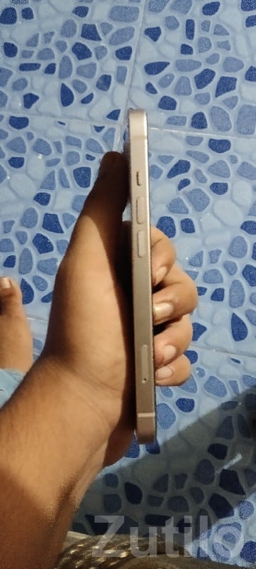 Sleek iPhone with Flat Metal Frame Sleek iPhone with Flat Metal Frame