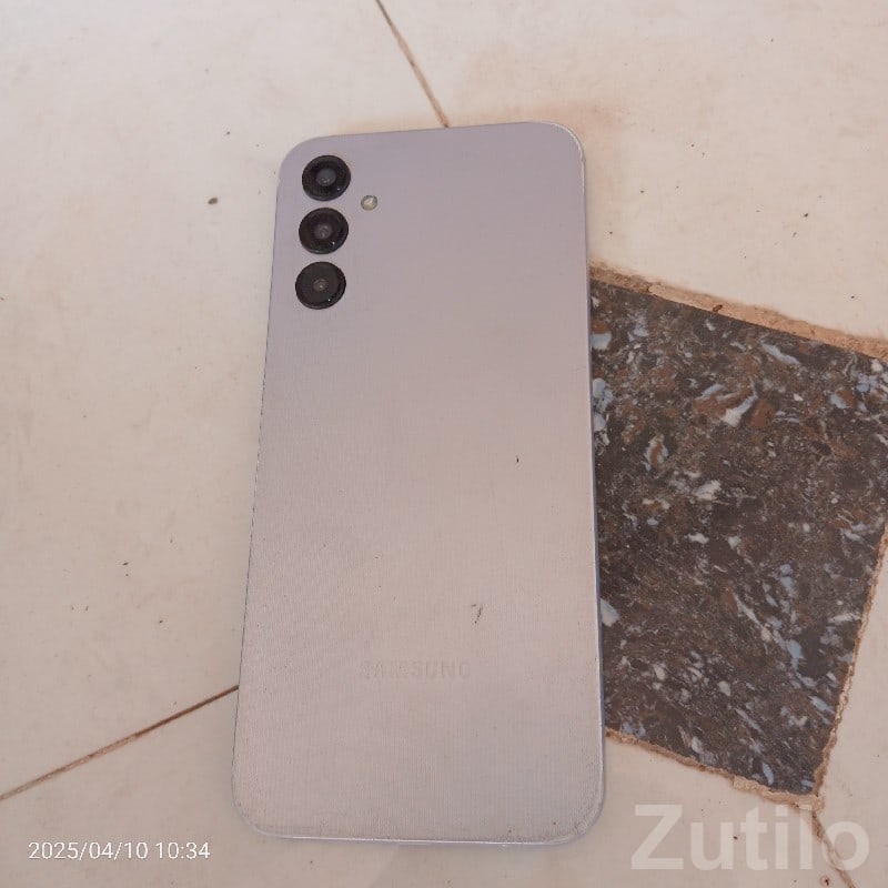 Samsung Galaxy Silver Triple Camera Phone Samsung Galaxy Silver Triple Camera Phone