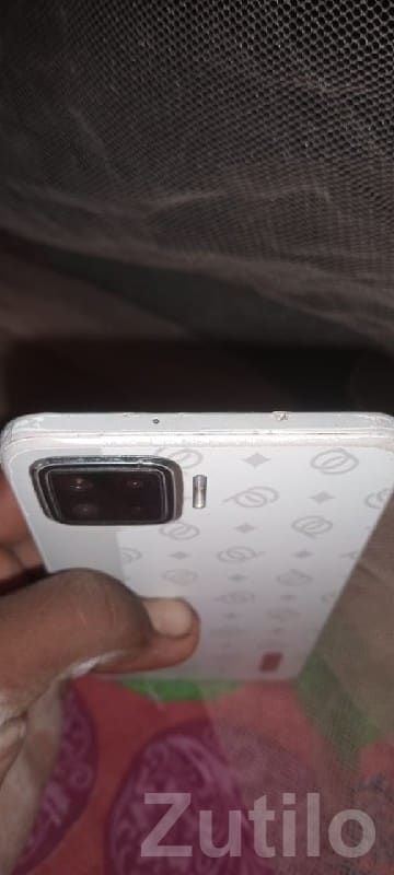 White Back-Cover Smartphone for Sale