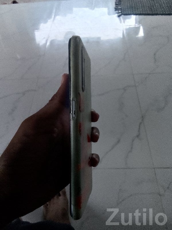 Realme 6i Smartphone in Good Condition Realme 6i Smartphone in Good Condition
